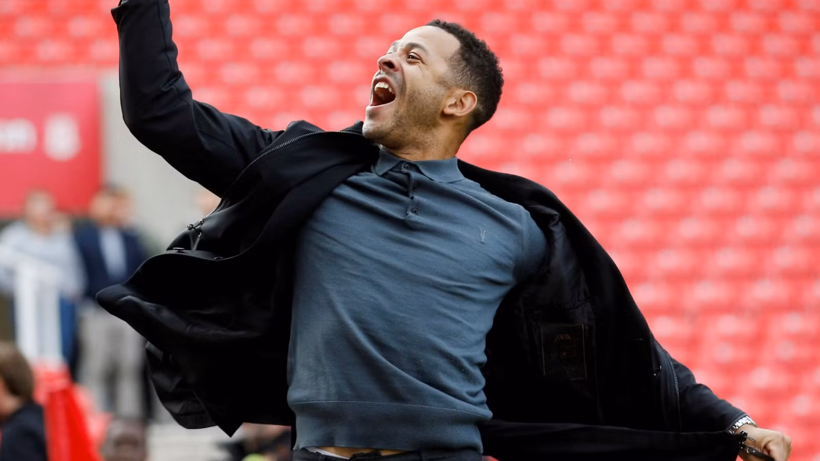 Chelsea considering the "best coach in the PL"