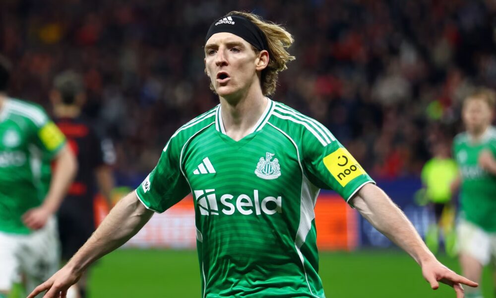 Newcastle want "best coach in the PL" to replace Howe