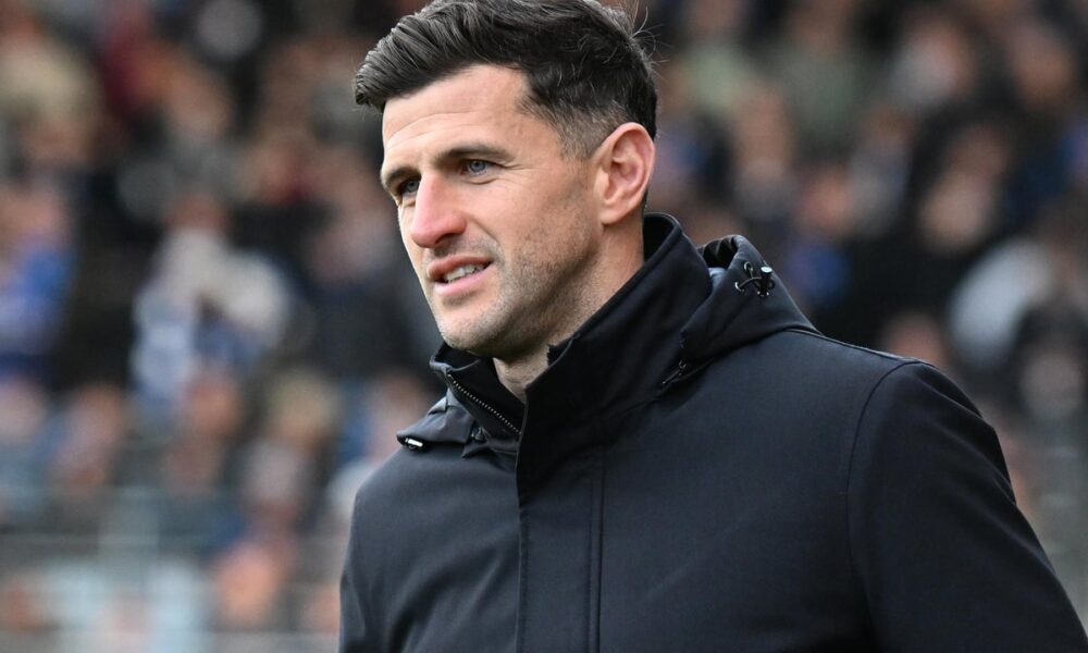 Portsmouth landmark celebrations on ice for John Mousinho, but still plenty to cheer as Ipswich fume