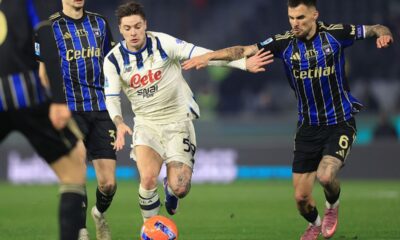 PISA, ITALY - JANUARY 16: Nicola Zalewski of Atalanta BC battles for the ball with Marius Marin of Pisa Sporting Club during the Serie A match between Pisa SC and Atalanta BC at Arena Garibaldi on January 16, 2026 in Pisa, Italy. (Photo by Gabriele Maltinti/Getty Images)