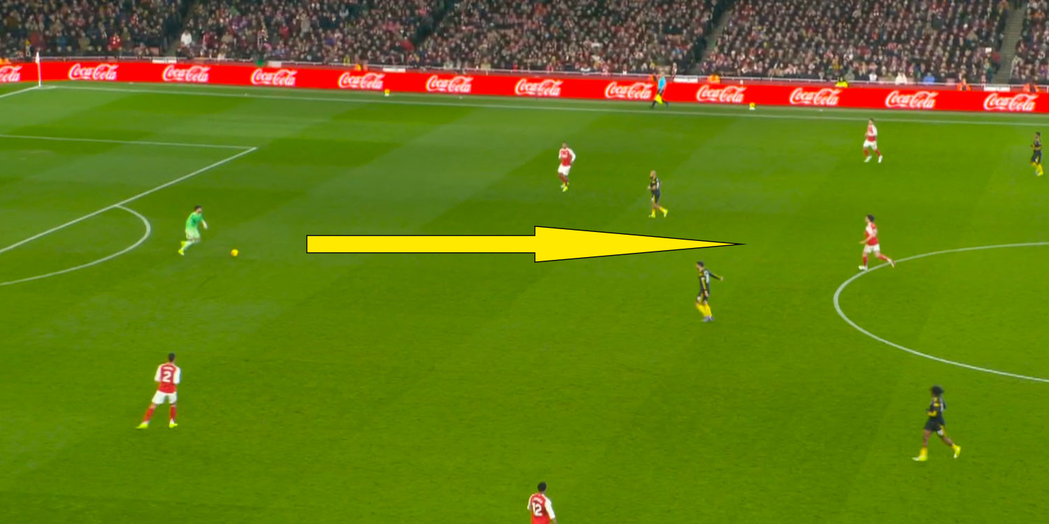 David Raya plays a pass to Declan Rice