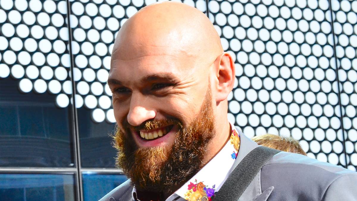 Tyson Fury announces April comeback date