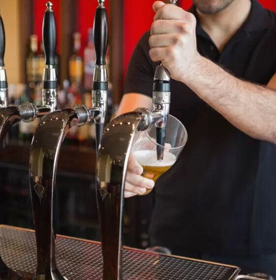 A pint of beer during the busiest periods will cost drinkers 20p more under a “dynamic pricing” system introduced by Britain’s largest pub group.