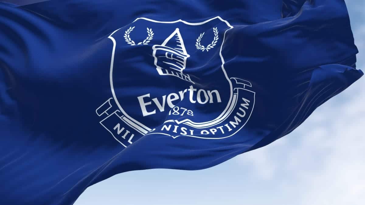 Everton midfielder Garner signs new contract until 2030