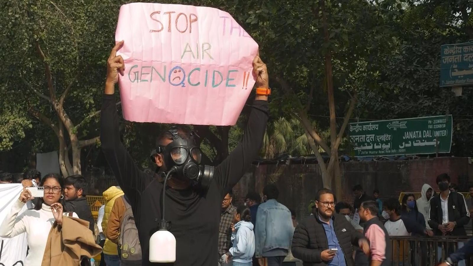 People protest against air pollution in Delhi