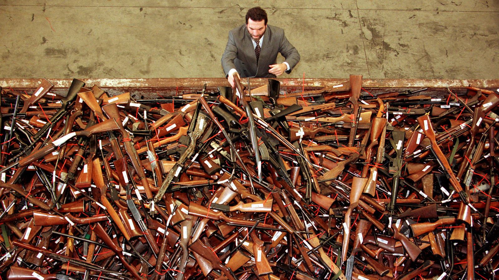 A gun buyback scheme, like this one in Sydney in 1997, is set to be repeated. File pic: Reuters