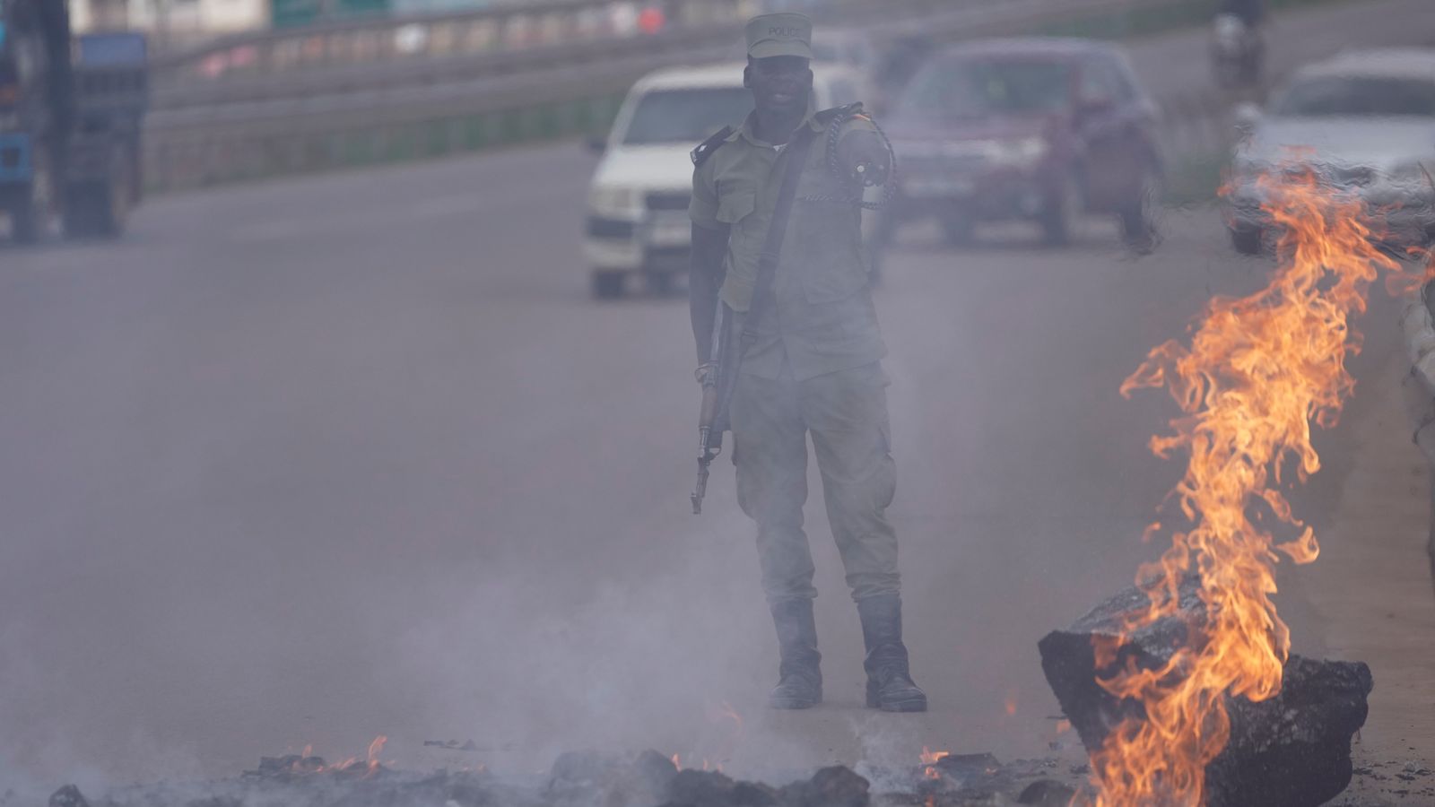 Uganda election descends into deadly violence as President Yoweri Museveni looks to cling to power | UK News