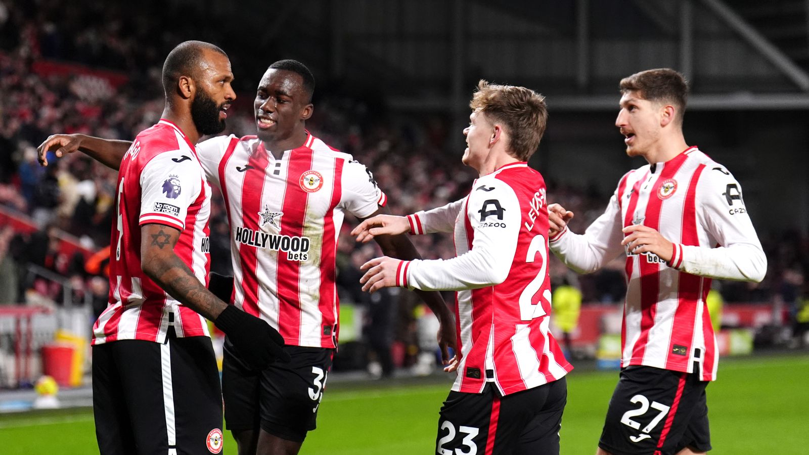 Brentford's Igor Thiago (left) celebrates scoring their side's first goal of the game with team-mates during the Premier League match at Gtech Community Stadium, London. Picture date: Wednesday January 7, 2026. PA Photo. Photo credit should read: John Walton/PA Wire...RESTRICTIONS: EDITORIAL USE ONLY No use with unauthorised audio, video, data, fixture lists, club/league logos or "live" services. Online in-match use limited to 120 images, no video emulation. No use in betting, games or single club/league/player publications.