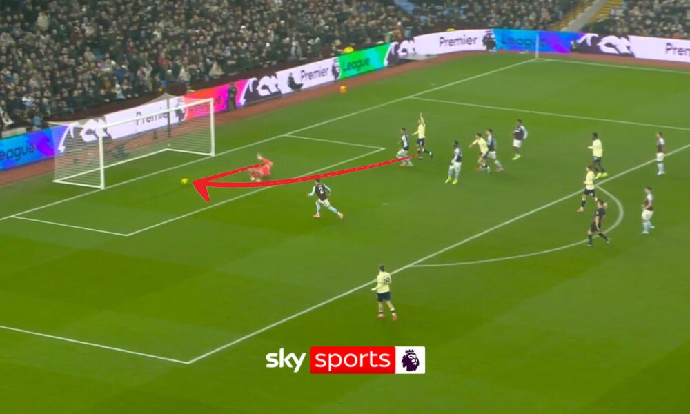 Everton hit the post seconds after kick-off!