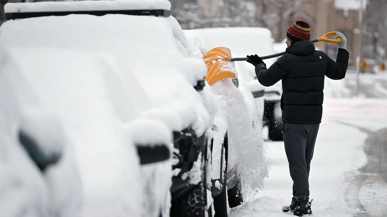 Winter storm safety tips from NHTSA for drivers