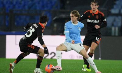 ROME, ITALY - JANUARY 19:Nicolò Rovella of SS Lazio competes for the ball with Maximo Perrone of Como 1907 during the Serie A match between SS Lazio and Como 1907 at Stadio Olimpico on January 19, 2026 in Rome, Italy. (Photo by Marco Rosi - SS Lazio/Getty Images)