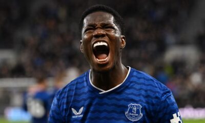 Everton hold talks over signing new striker who's better than Barry