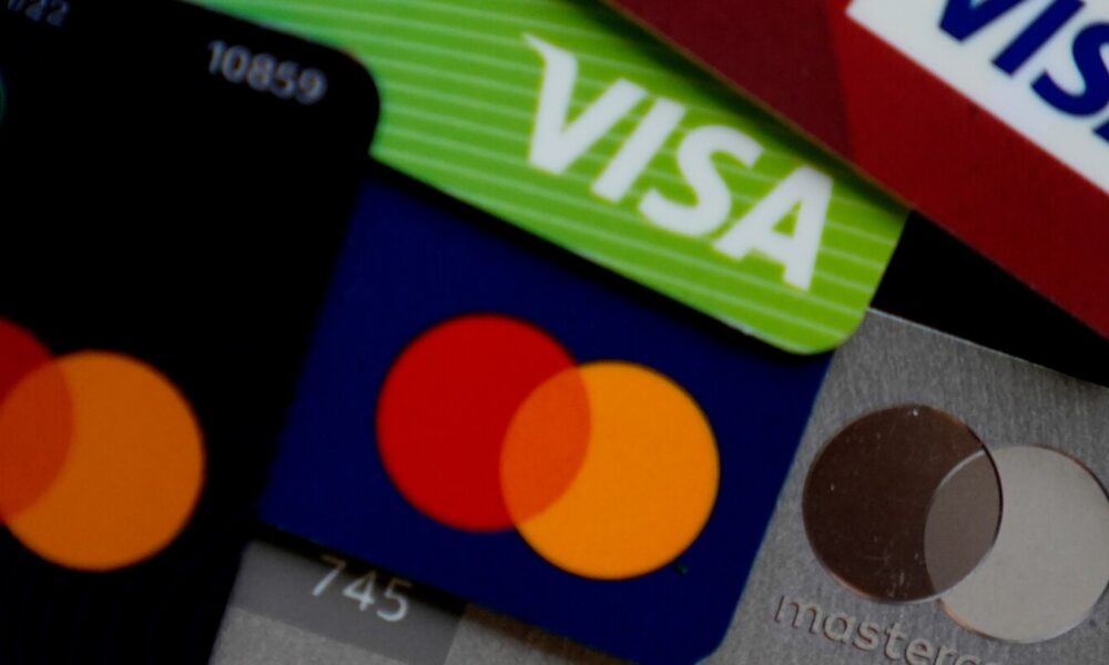 Trump pushes a 1-year, 10% cap on credit card interest rates. Banks balk