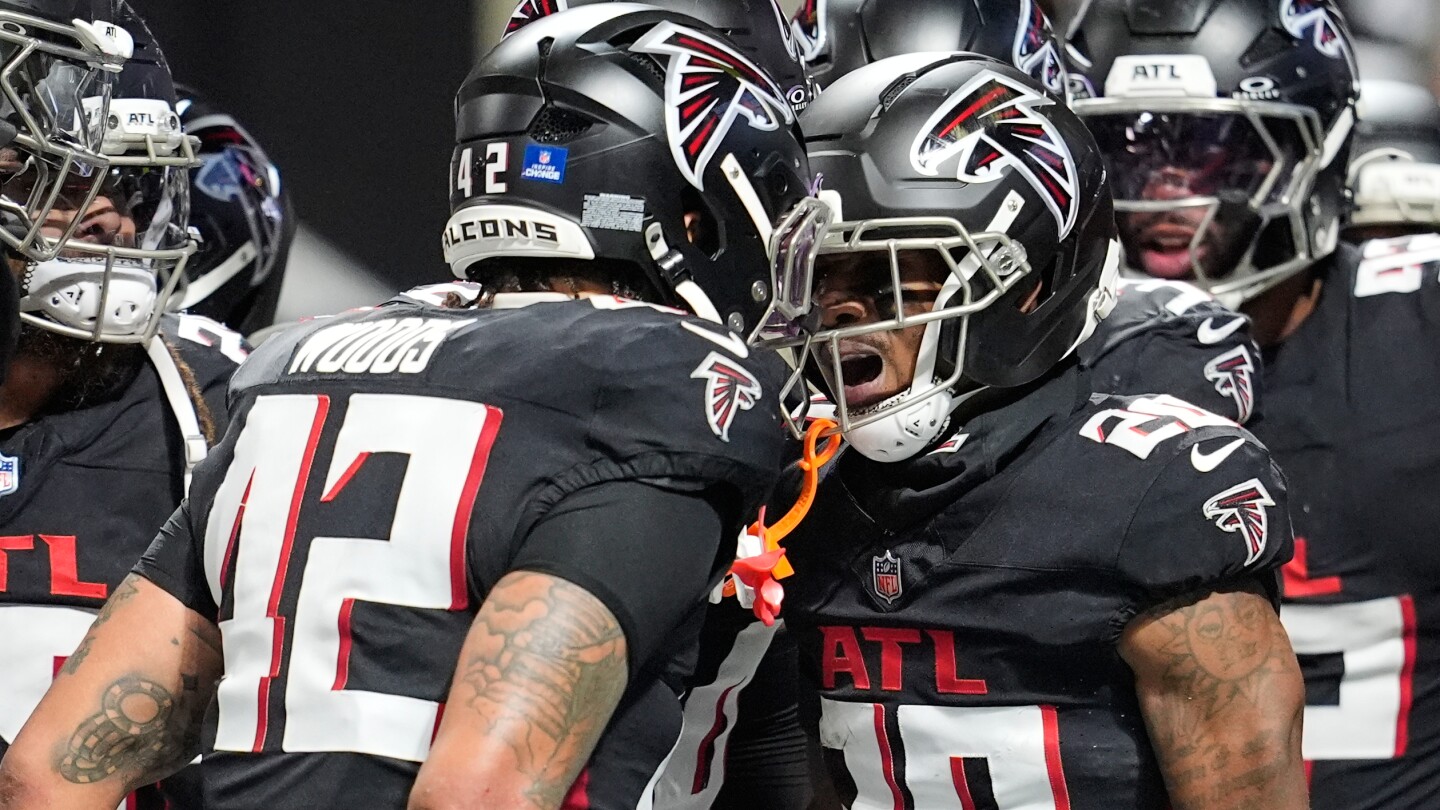 Panthers win NFC South title with Falcons' 19-17 win over Saints