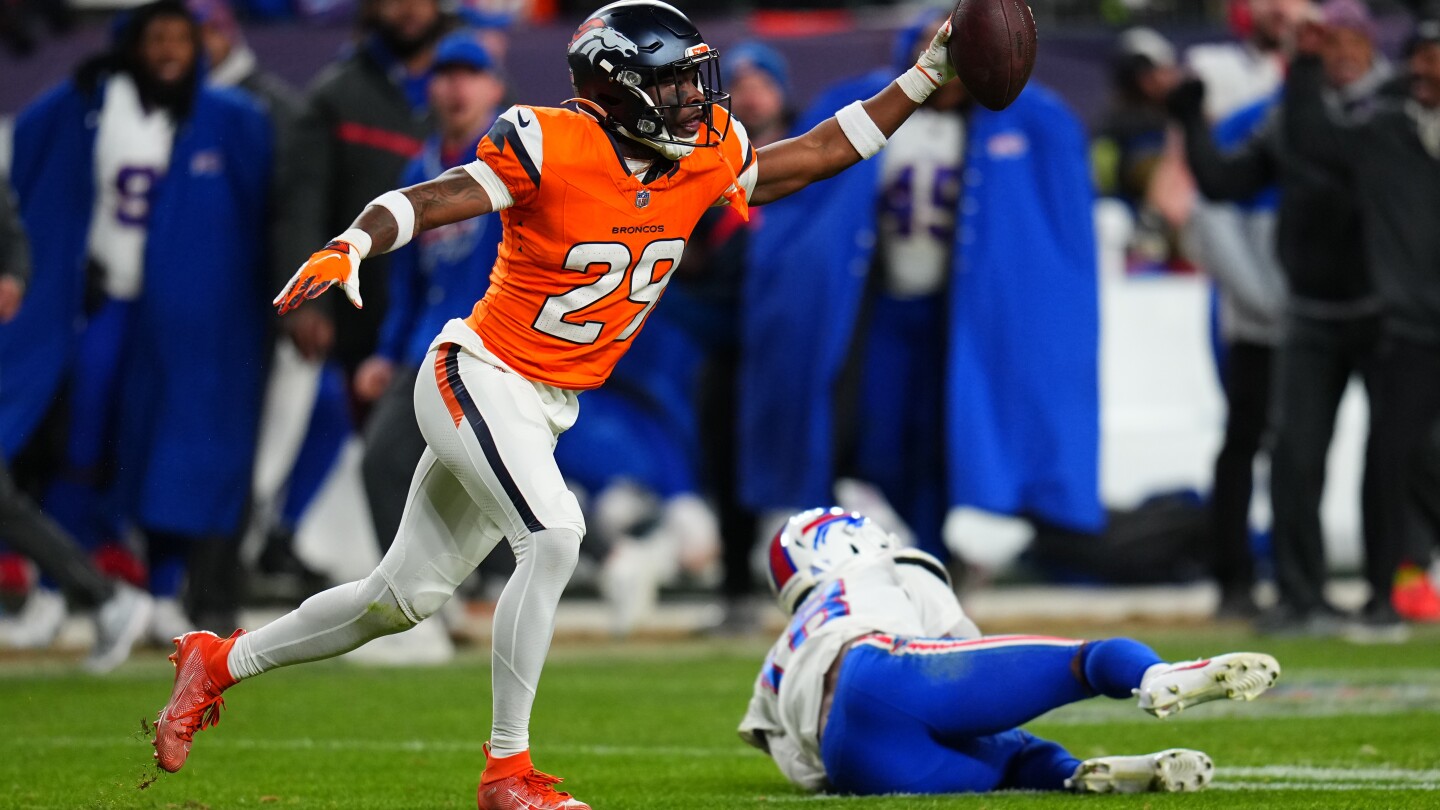 Broncos advance to AFC title game, beating Bills 33-30