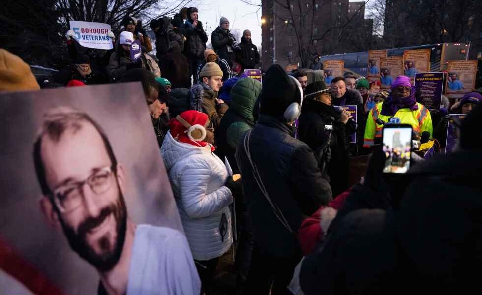 DOJ opens federal civil rights probe into death of Alex Pretti