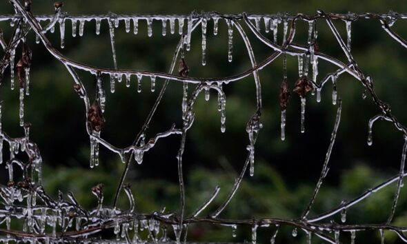 Winter storm brings snow and freezing temperatures to Midwest and East Coast