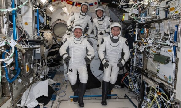 Astronauts leave space station in NASA's first medical evacuation