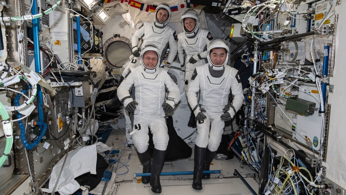 Astronauts leave space station in NASA's first medical evacuation