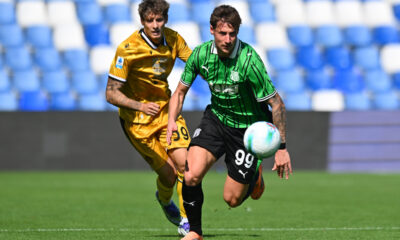 SASSUOLO, ITALY - SEPTEMBER 28: Andrea Pinamonti of Sassuolo runs onto the ball during the Serie A match between US Sassuolo Calcio and Udinese Calcio at Mapei Stadium Citta del Tricolore on September 28, 2025 in Sassuolo, Italy. (Photo by Alessandro Sabattini/Getty Images)
