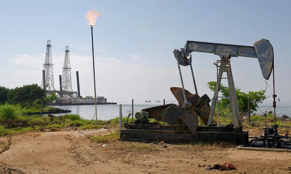 President Trump hosts oil executives for Venezuela investment talks