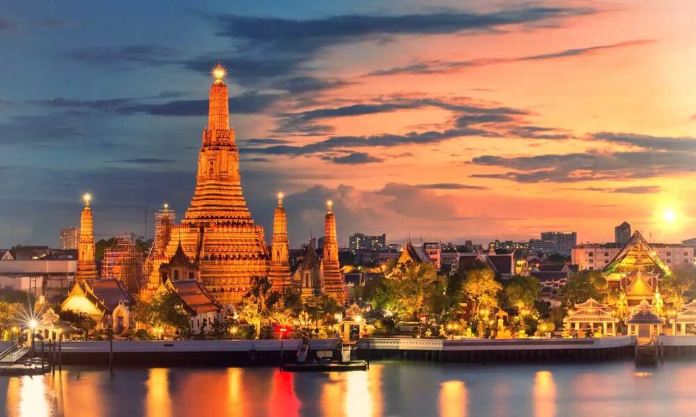 Wat Arun Implements Stricter Guidelines for Temple Photography