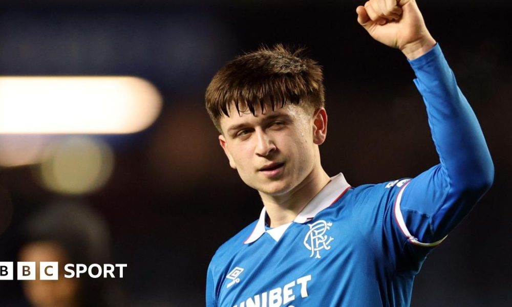 MIkey Moore dribbling against Kilmarnock