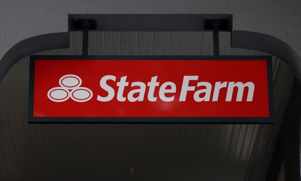 State Farm announces $100 average refund for car insurance customers