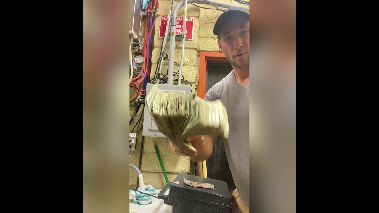 HOW MUCH MONEY $$ MY VENDING MACHINE MADE! Car wash vending machine income for ! week!