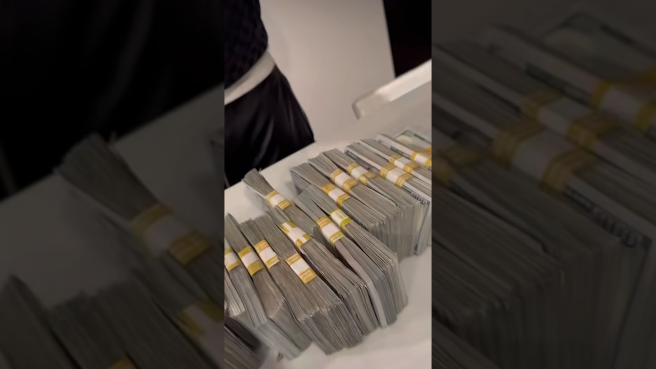 Moneyman shows off $400,000 cash after 50 cent shows off 3 million cash #moneyman #50cent