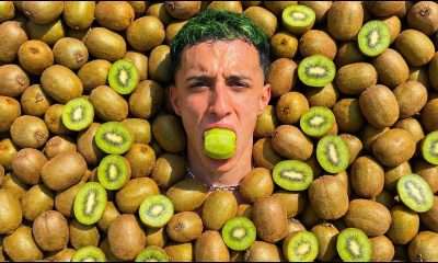 MONEY VS CHALLENGE: MANGIO 100 KIWI in UNA SOLA VOLTA... NON FATELO A CASA!