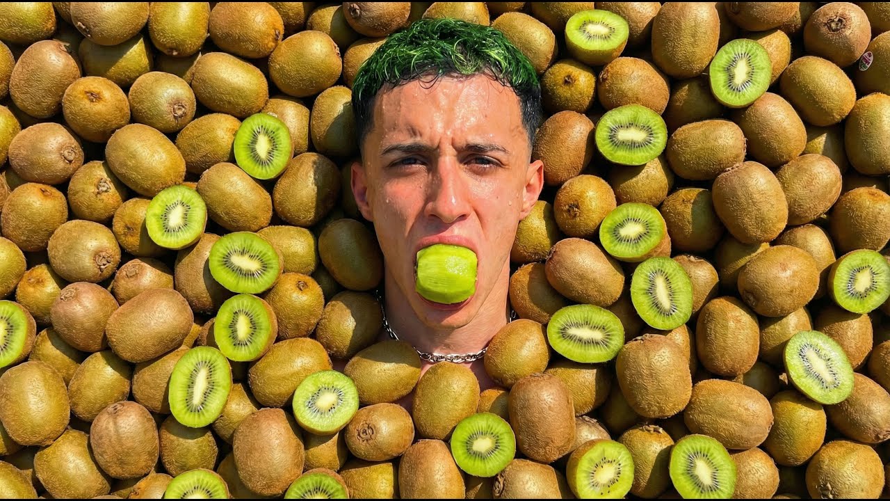 MONEY VS CHALLENGE: MANGIO 100 KIWI in UNA SOLA VOLTA... NON FATELO A CASA!