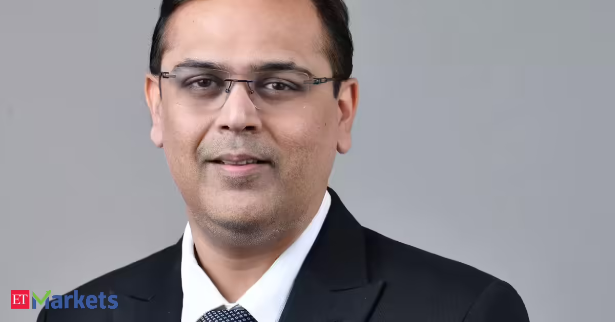 End of rate cuts, ample liquidity: Why short-end yields above 7% look attractive, says Devang Shah