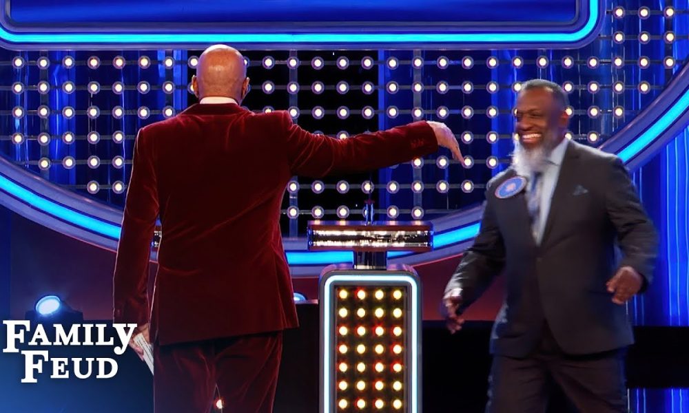 Fast Money faux pas! Jay leaves Steve Harvey hanging.