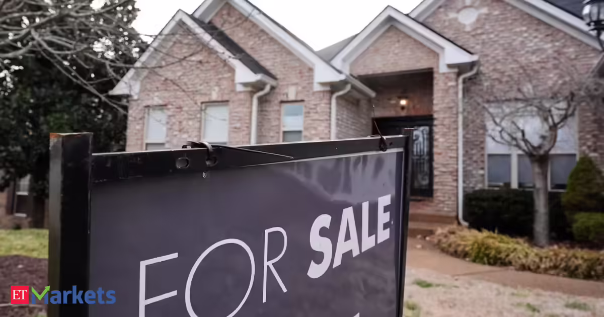 US new home sales fall in December; inventory declines