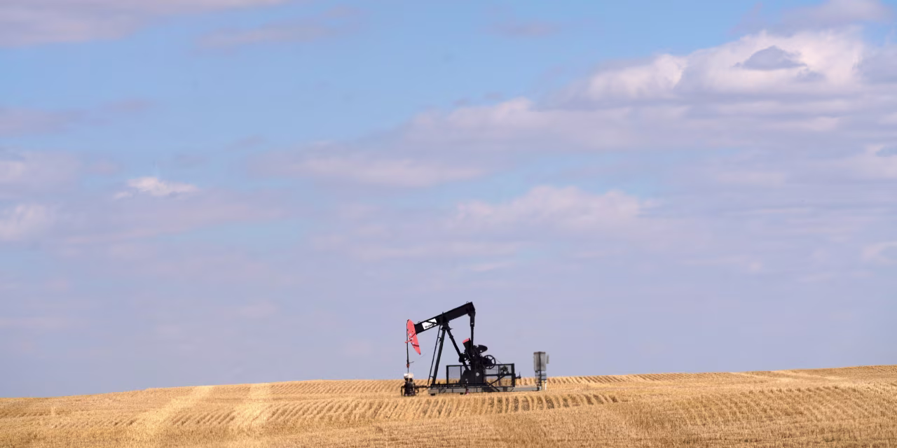 Oil Futures Settle Lower Awaiting U.S.-Iran Moves