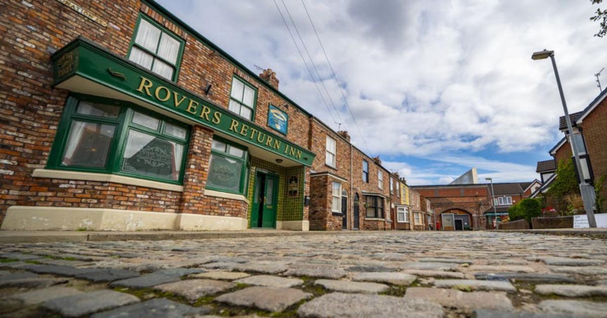 Beverley Callard discusses upcoming breast cancer treatment