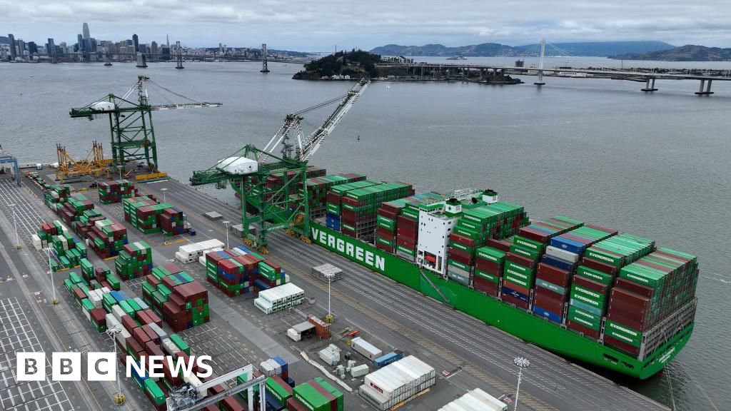 US trade deficit hits fresh high despite Trump's tariffs