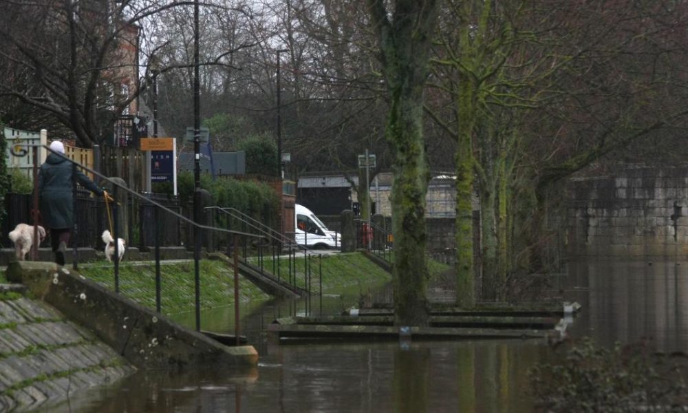 Flood warning for River Ouse in York ahead of forecast snow