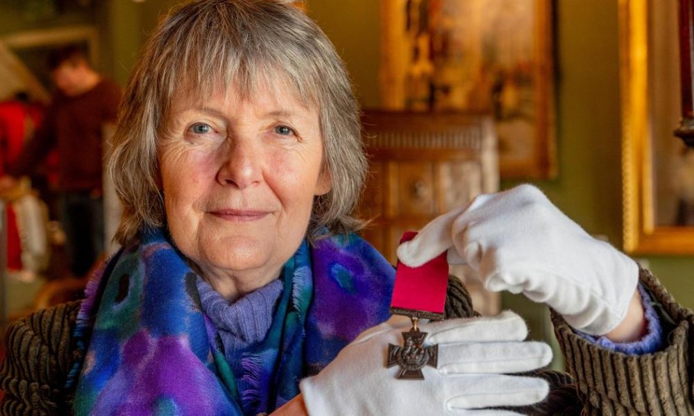 Donald Bell's family hold Victoria Cross at Green Howards museum