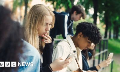 Spain announces plans to ban social media for under-16s