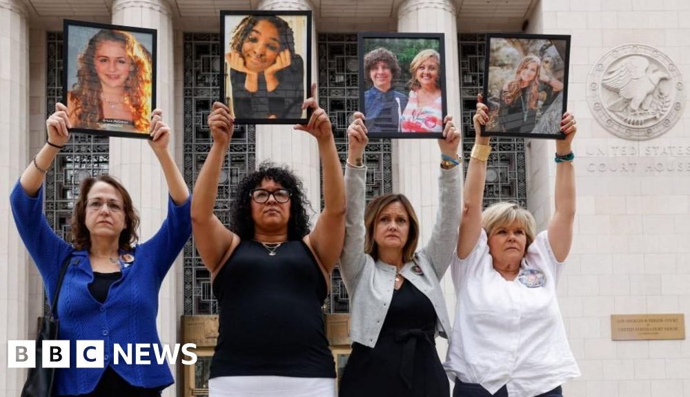 Instagram and YouTube owners built 'addiction machines', lawyers say