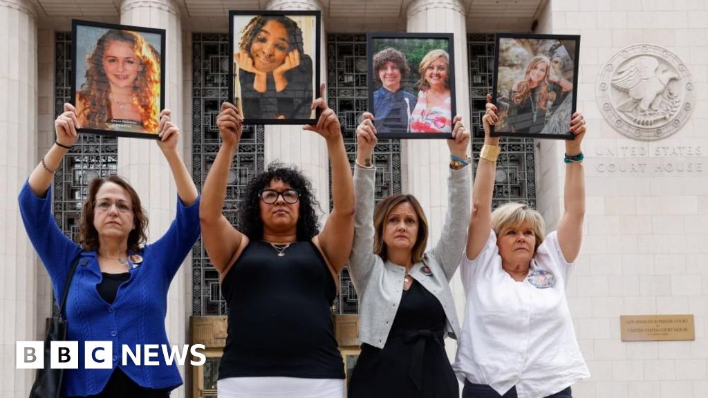 Instagram and YouTube owners built 'addiction machines', lawyers say