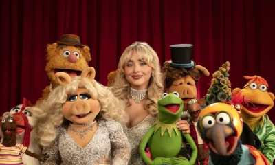 Miss Piggy and Kermit The Frog with Sabrina Carpenter and The Muppets in their new special