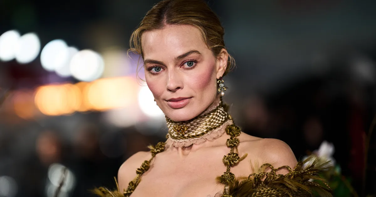 Margot Robbie Slams Weight Loss Book Given To Her By Male Co-Star