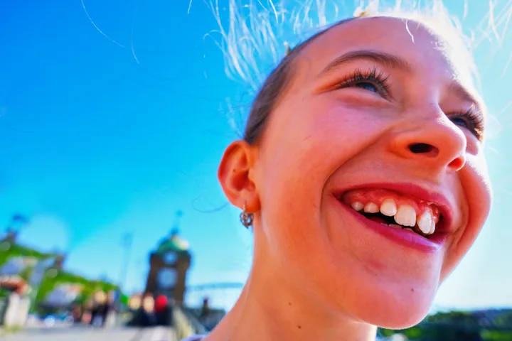 “Young women are comparing themselves not just to influencers, but to filtered images and AI-generated faces,” says dentist Pia Lieb.