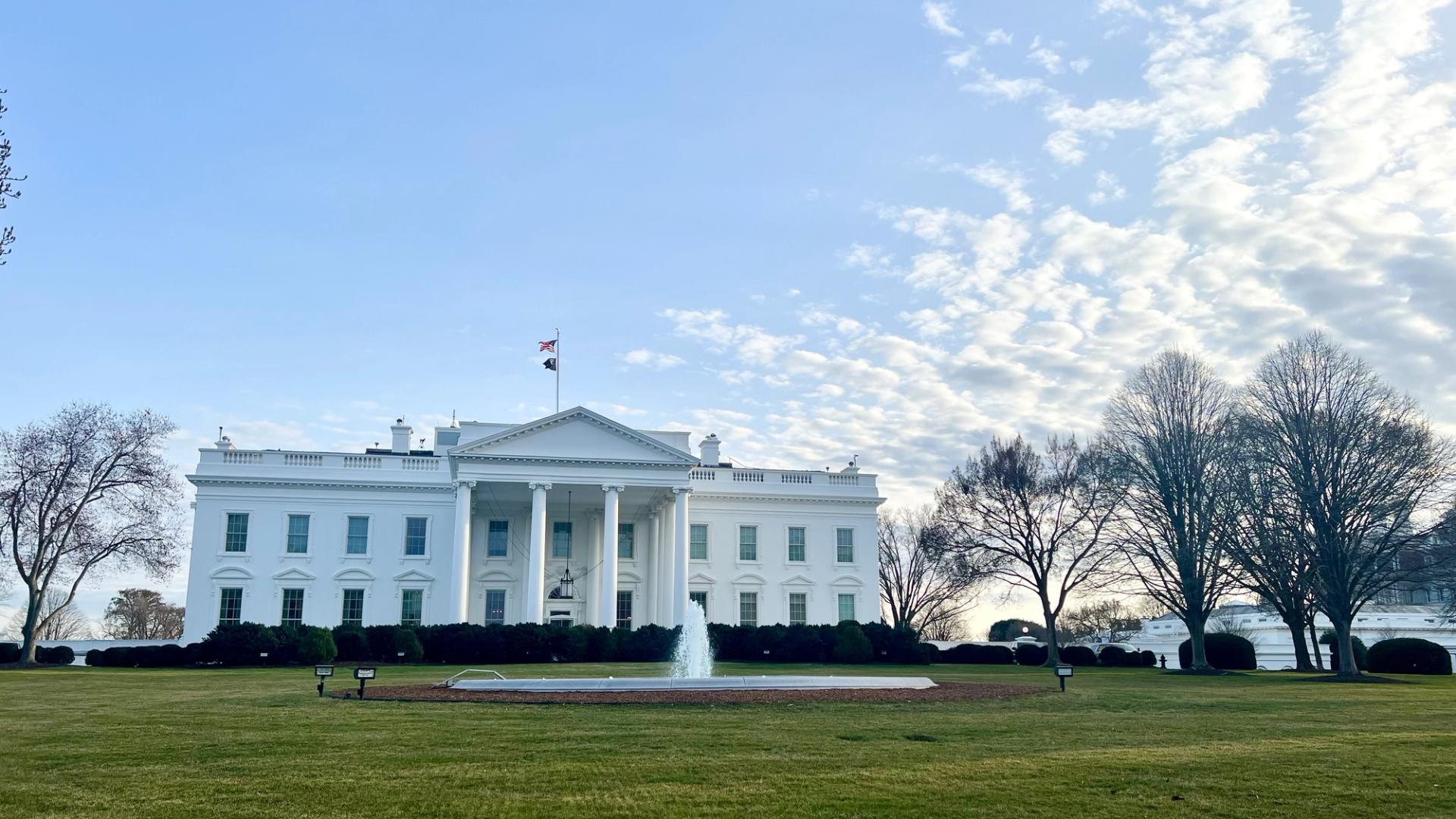 White House favors some stablecoin rewards, tells banks it's time to move