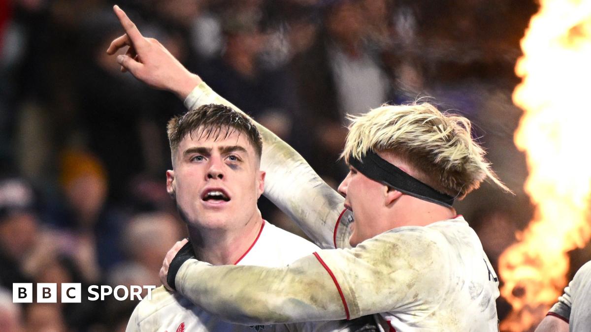 Dewi Lake with the English red rose flag behind him