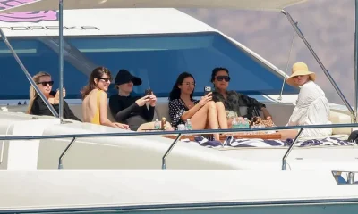 selena-gomez-sub-backgrid-3