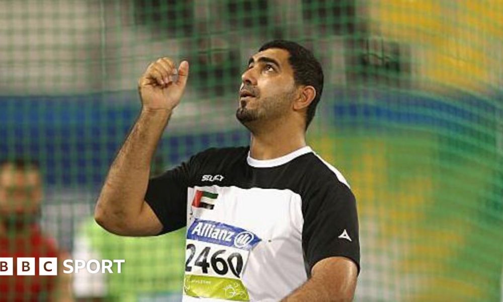 Abdullah Hayayei holds up his hand